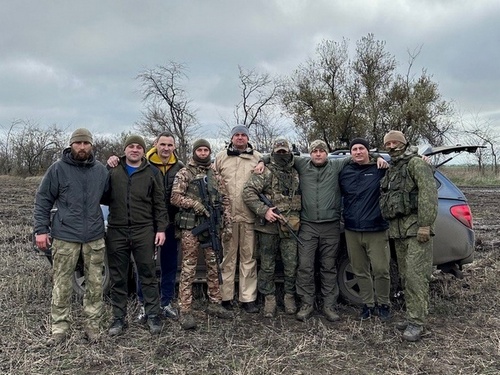 Глава Троицка и депутаты привезли в зону СВО гуманитарку, тепловизор и внедорожник